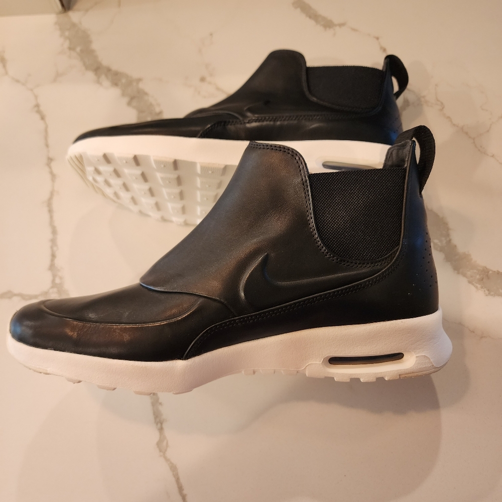 NWOT Nike Air Max Thea Mid 12W